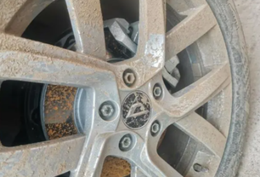 車輪轂里面圓盤生銹怎么辦？